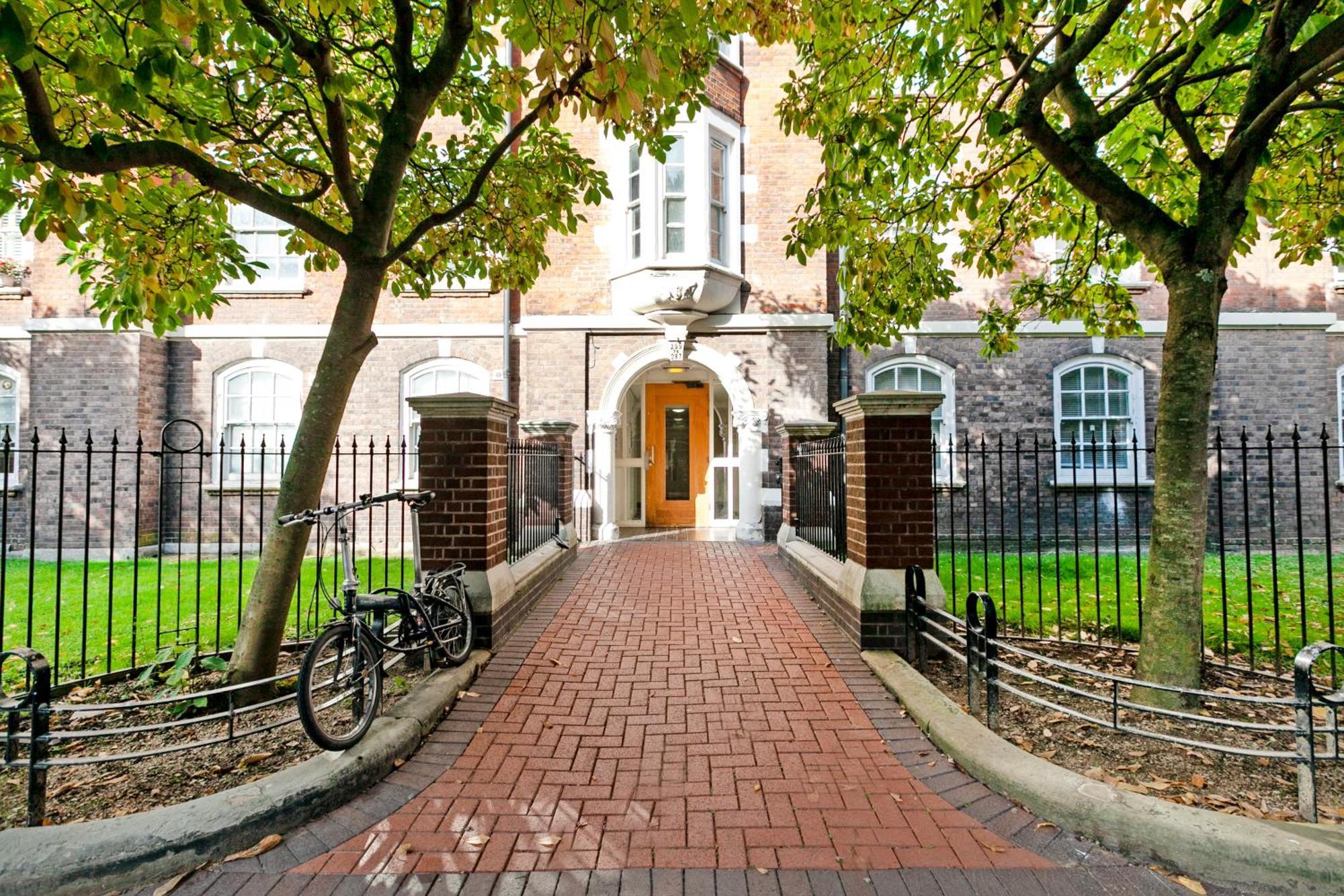 Beautiful 3 Bedroom Flat In Scott Ellis Gardens London Exterior photo