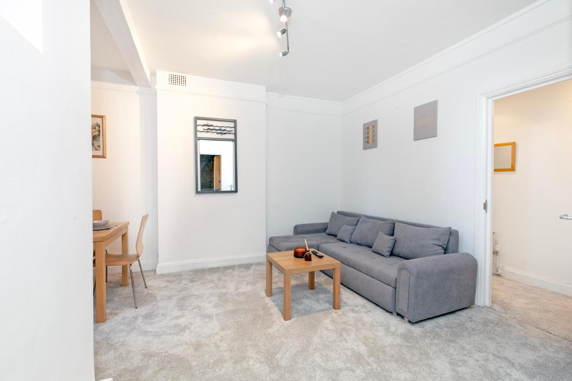 Beautiful 3 Bedroom Flat In Scott Ellis Gardens London Exterior photo