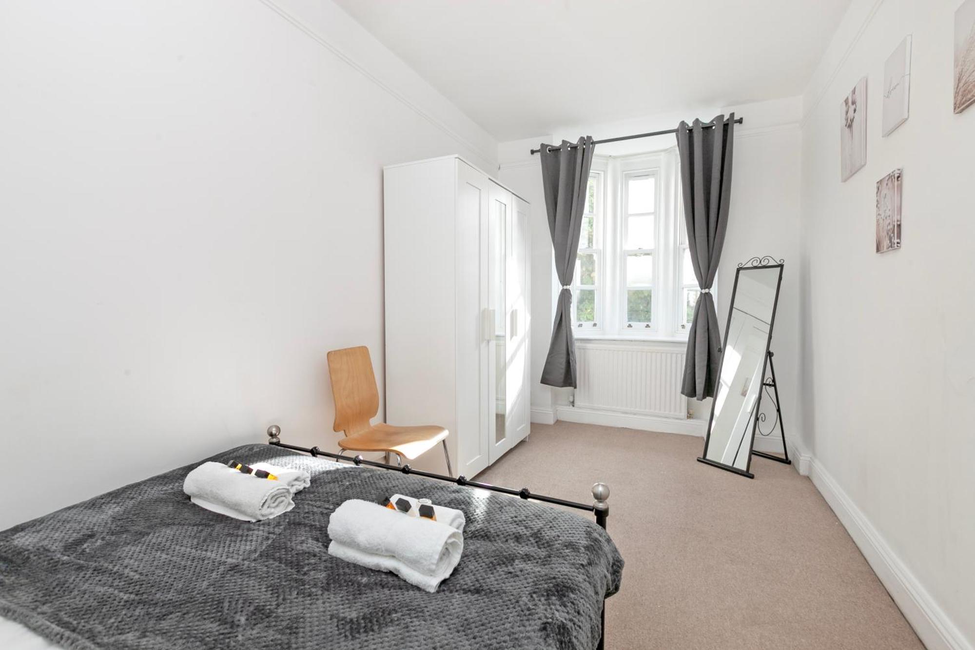 Beautiful 3 Bedroom Flat In Scott Ellis Gardens London Exterior photo