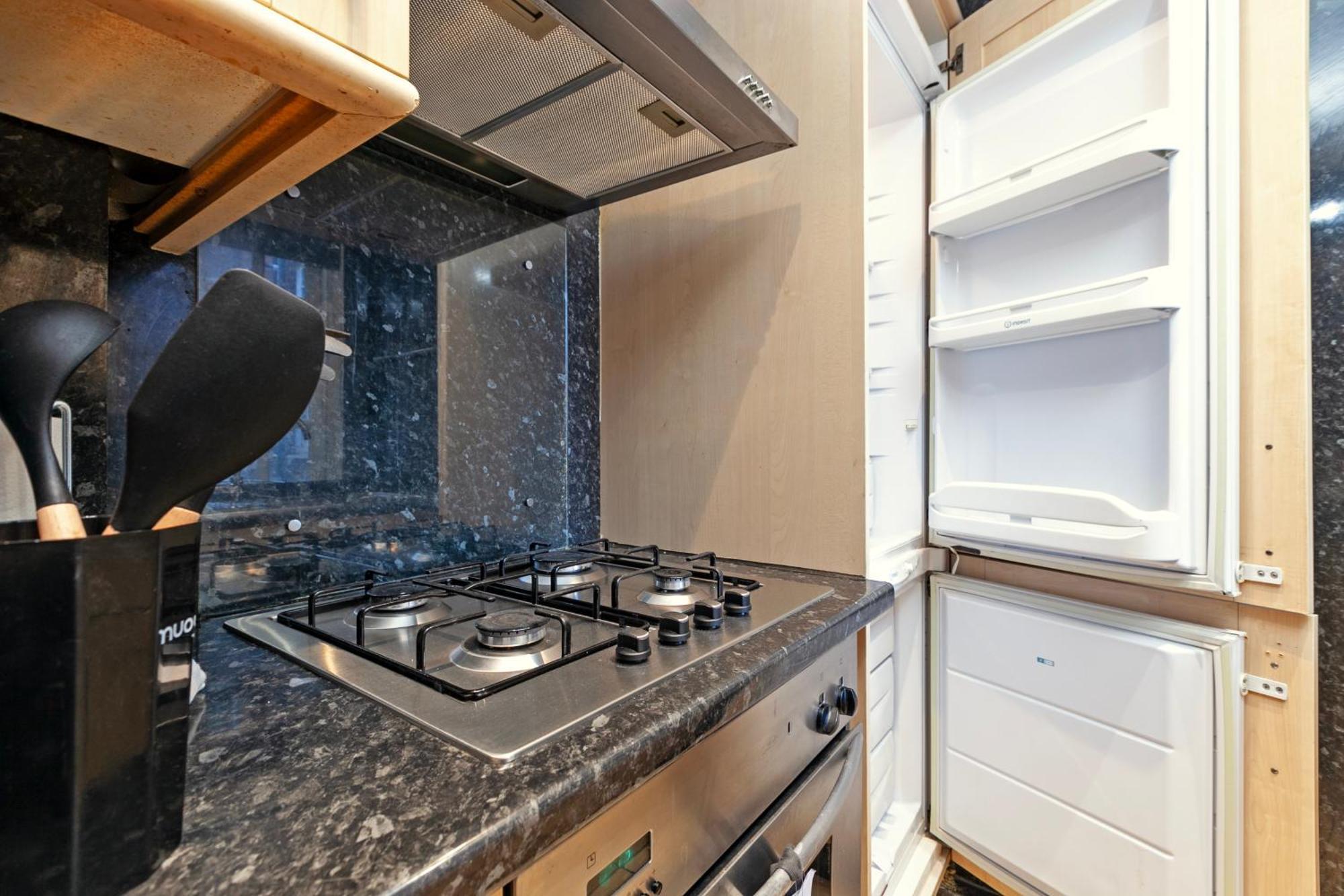 Beautiful 3 Bedroom Flat In Scott Ellis Gardens London Exterior photo