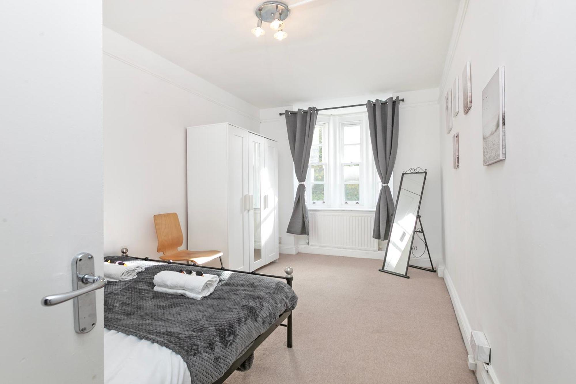 Beautiful 3 Bedroom Flat In Scott Ellis Gardens London Exterior photo