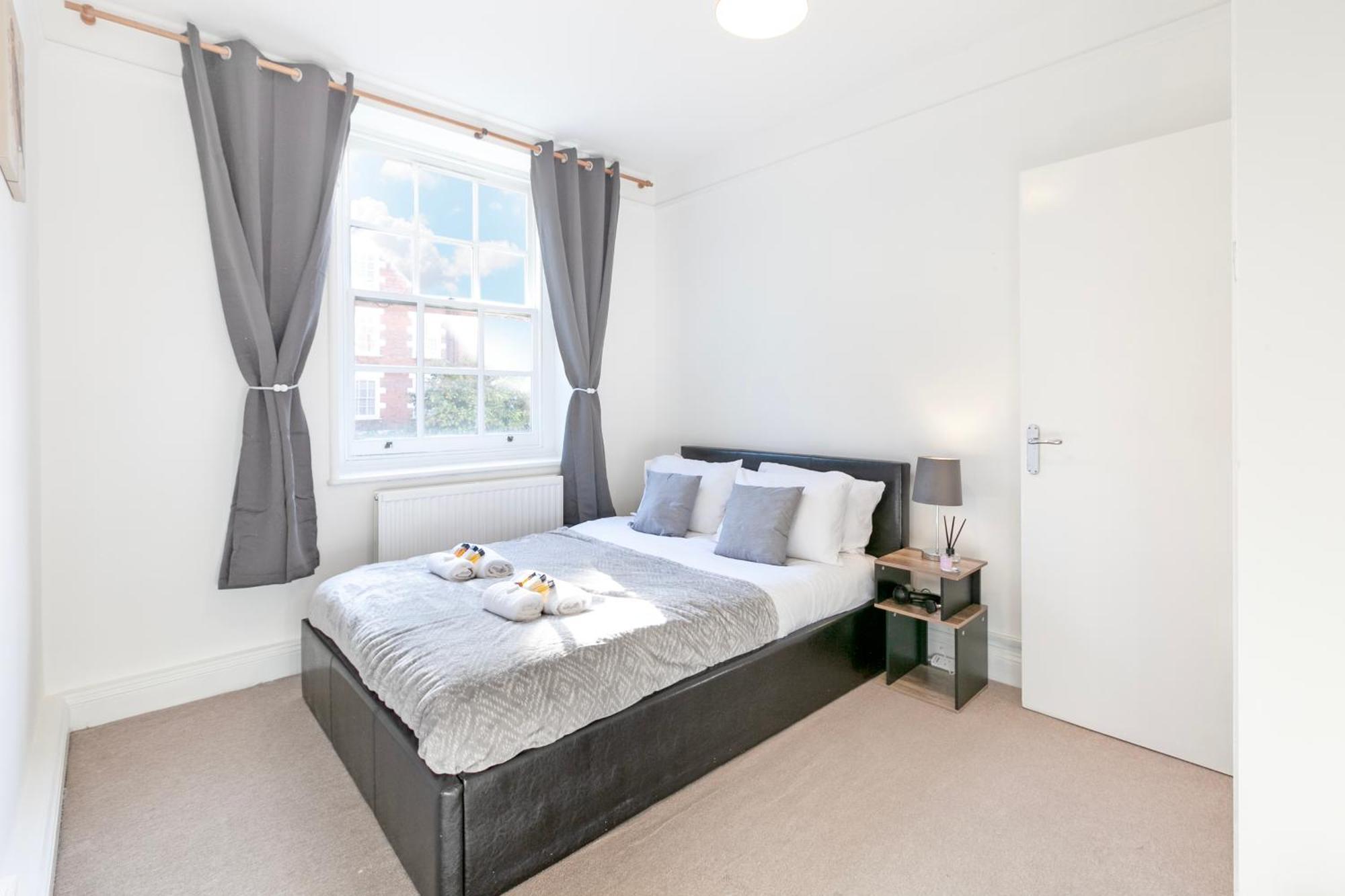 Beautiful 3 Bedroom Flat In Scott Ellis Gardens London Exterior photo