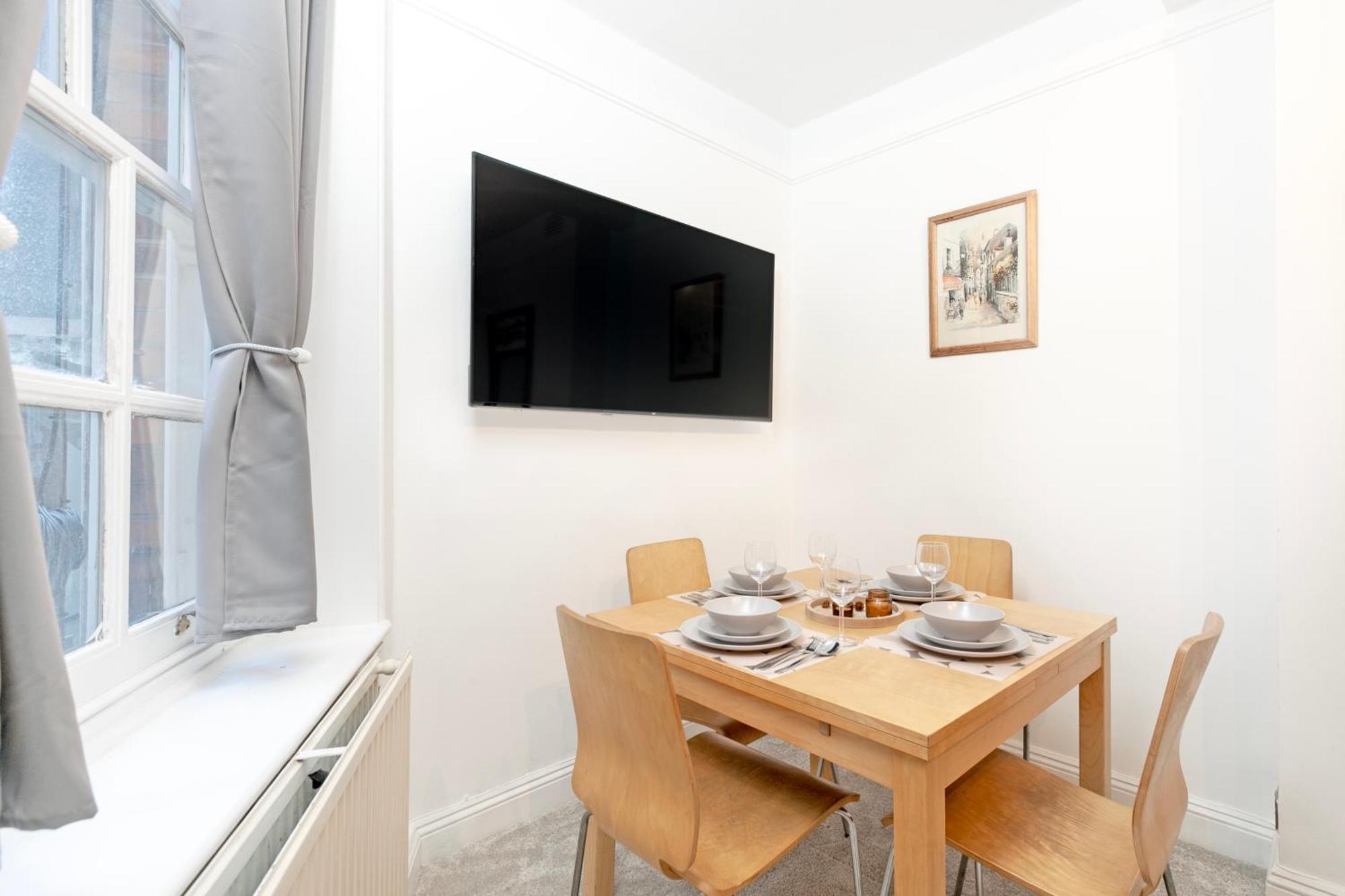 Beautiful 3 Bedroom Flat In Scott Ellis Gardens London Exterior photo