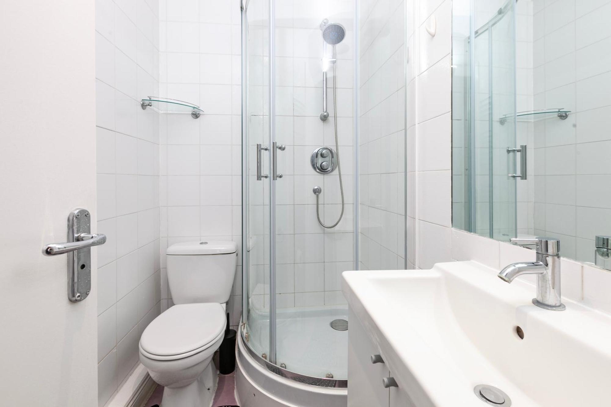 Beautiful 3 Bedroom Flat In Scott Ellis Gardens London Exterior photo